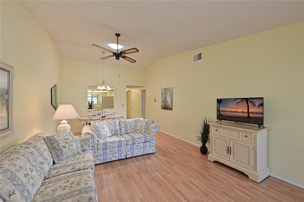 For Sale: $284,000 (2 beds, 2 baths, 1080 Square Feet)