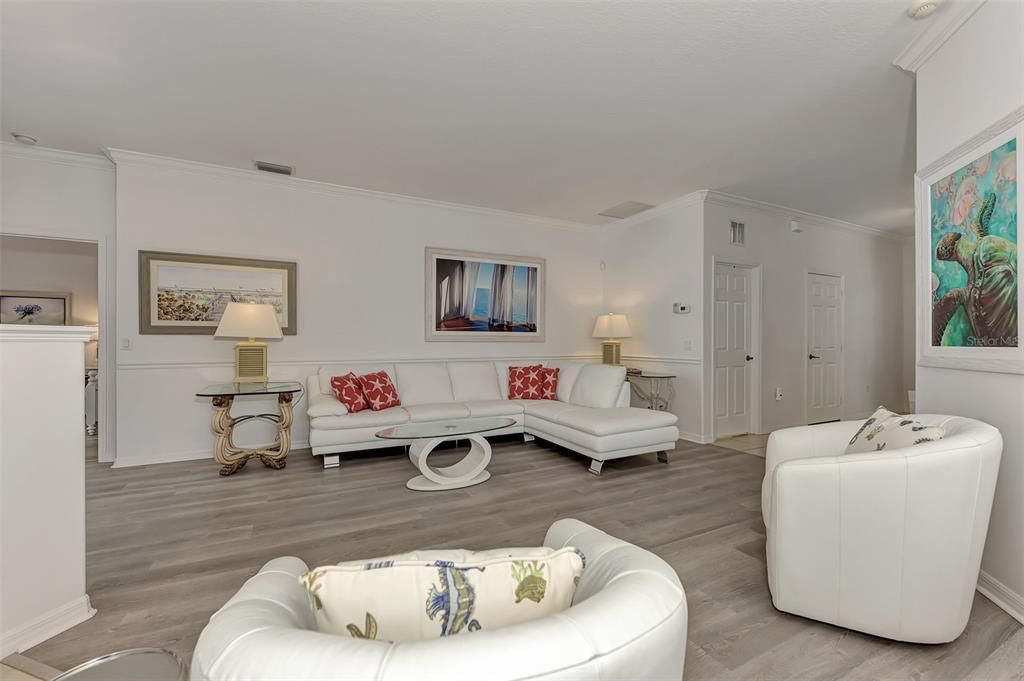 Active With Contract: $568,500 (3 beds, 2 baths, 2073 Square Feet)