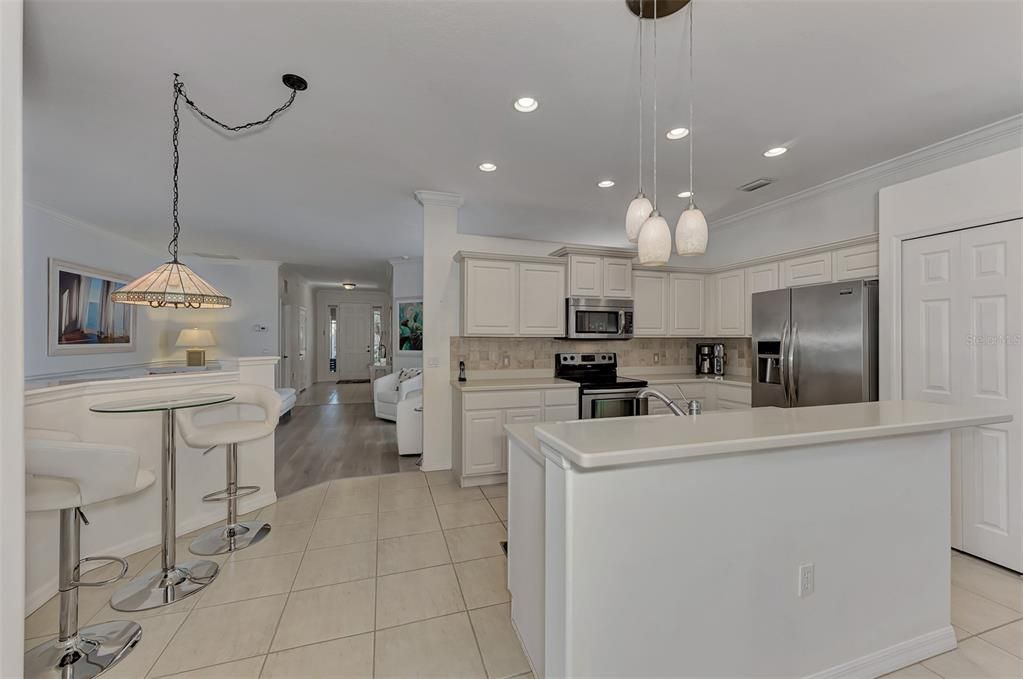 Active With Contract: $568,500 (3 beds, 2 baths, 2073 Square Feet)