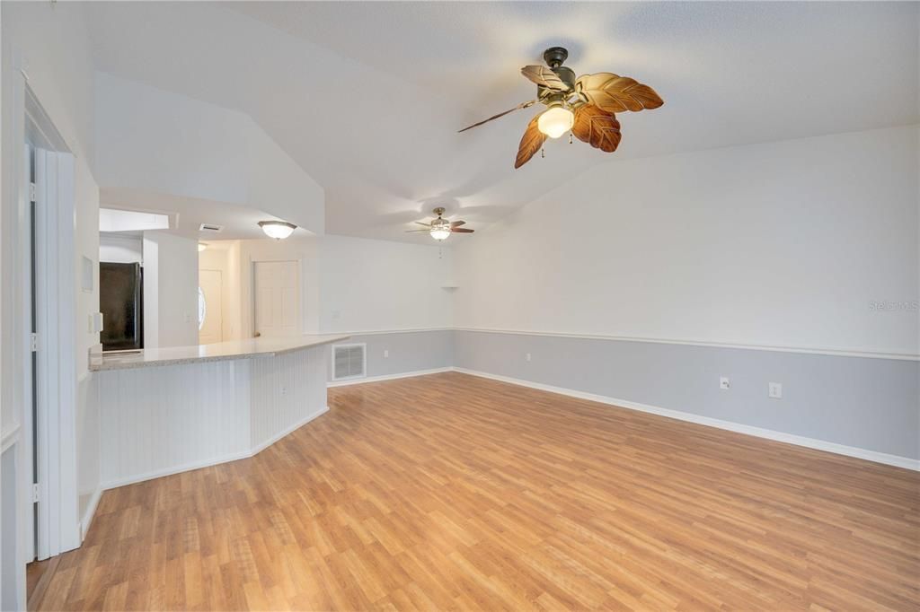 Active With Contract: $289,000 (2 beds, 2 baths, 888 Square Feet)