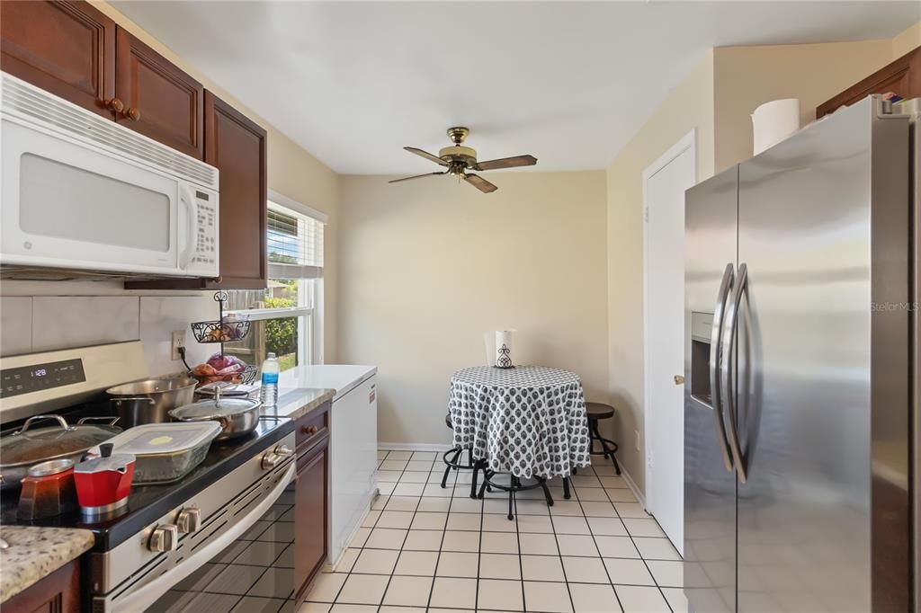 Active With Contract: $385,000 (3 beds, 2 baths, 1410 Square Feet)