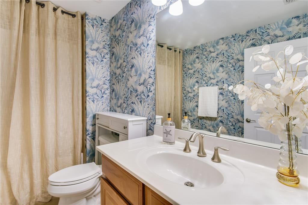 For Sale: $325,000 (2 beds, 2 baths, 1279 Square Feet)