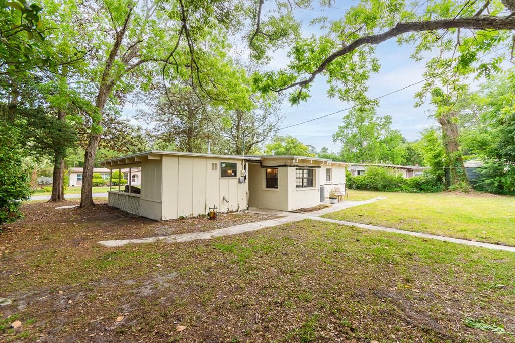 Active With Contract: $199,900 (3 beds, 1 baths, 970 Square Feet)