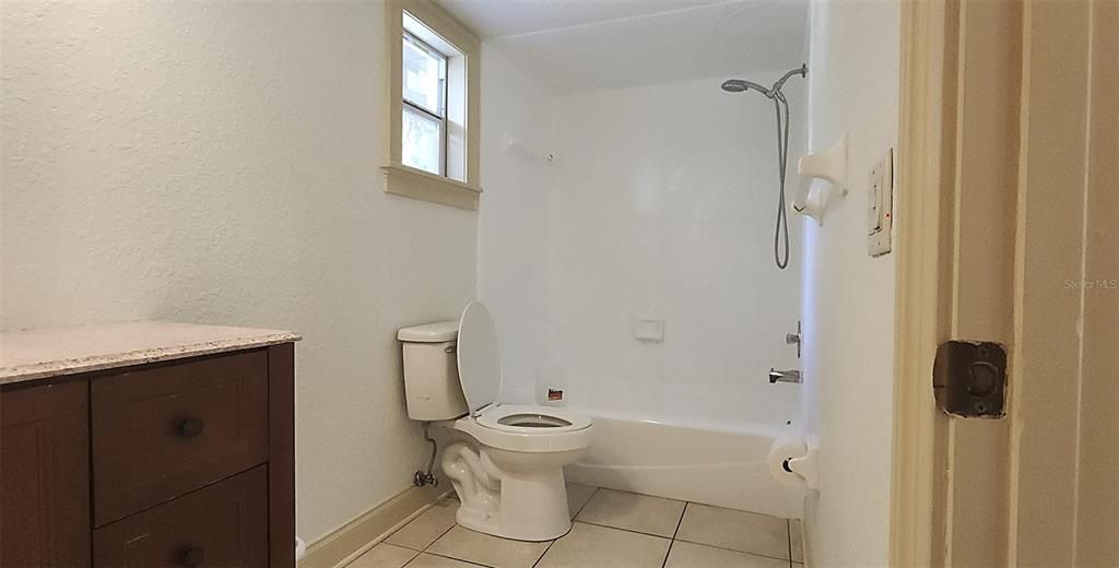 出租: $2,200 (2 贝兹, 2 浴室, 1984 平方英尺)