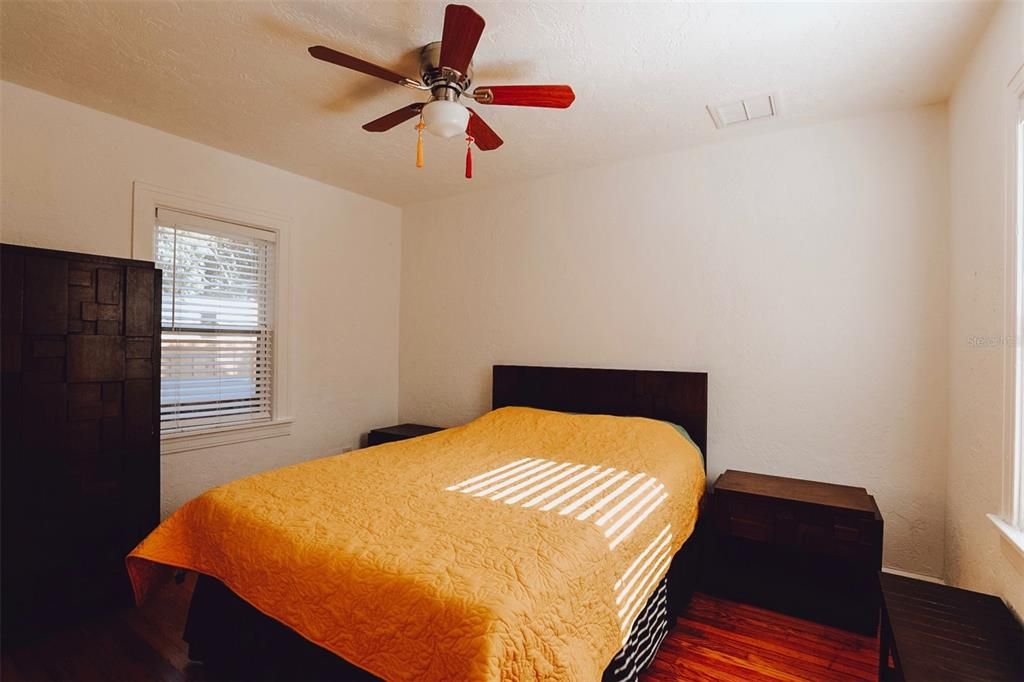 For Sale: $429,500 (2 beds, 1 baths, 1171 Square Feet)