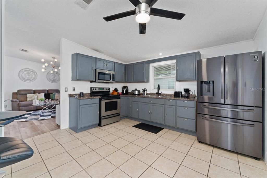 Active With Contract: $1,750 (2 beds, 1 baths, 1204 Square Feet)