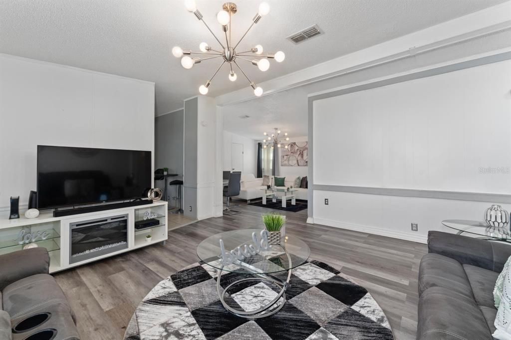 Active With Contract: $1,750 (2 beds, 1 baths, 1204 Square Feet)
