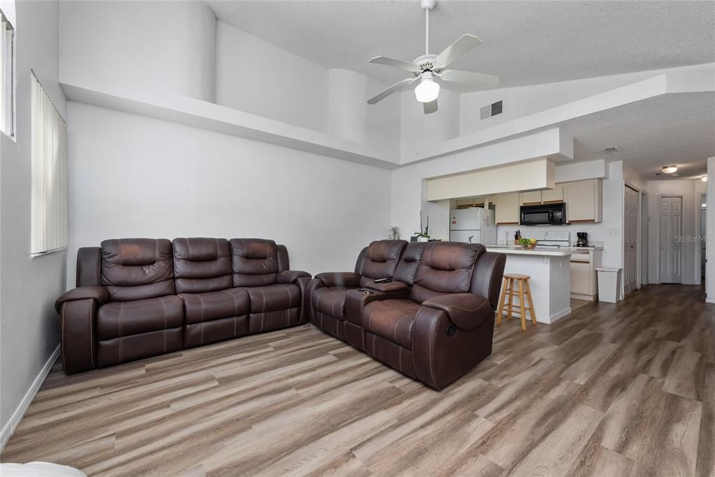 For Sale: $230,000 (2 beds, 2 baths, 1066 Square Feet)