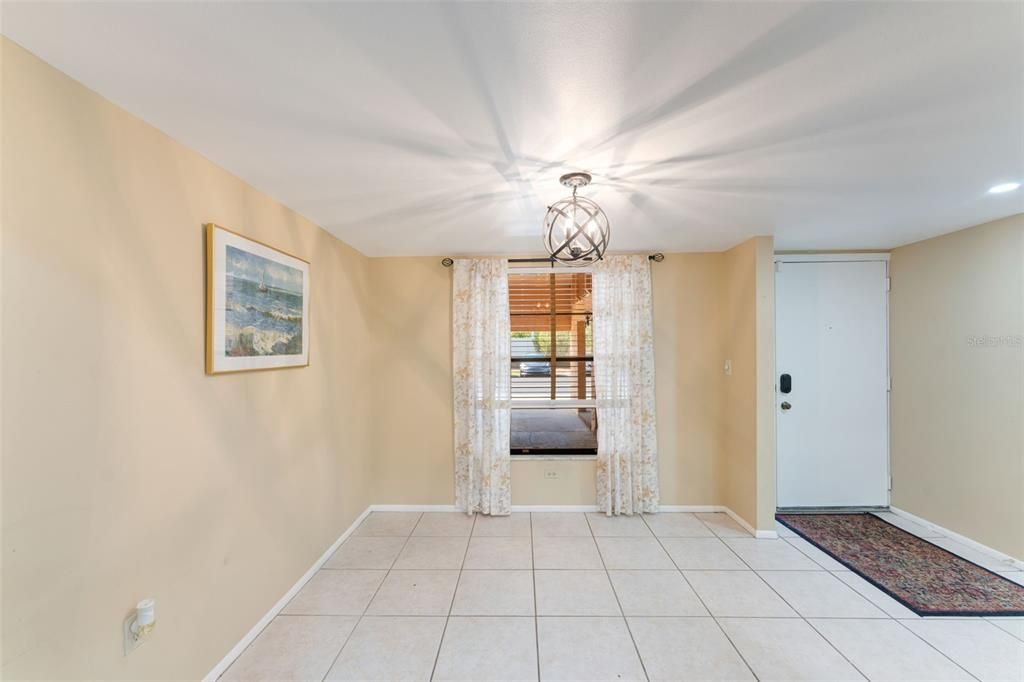 For Sale: $299,900 (2 beds, 2 baths, 1171 Square Feet)