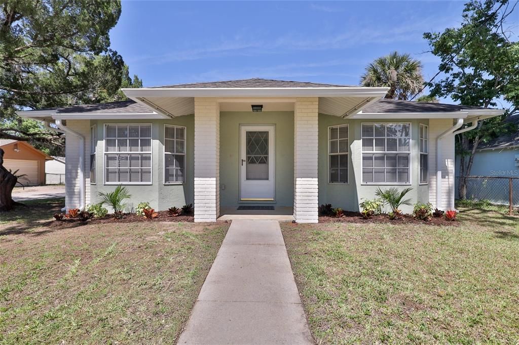 For Sale: $449,900 (3 beds, 2 baths, 1580 Square Feet)