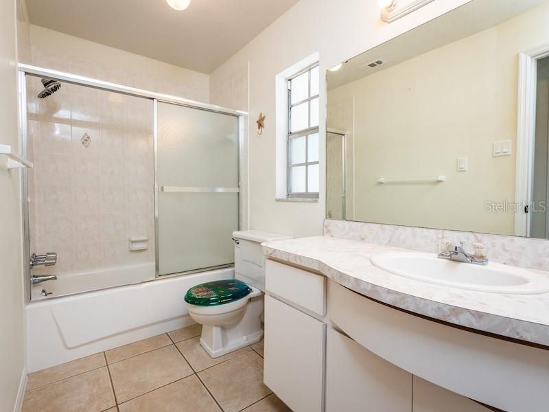 For Sale: $299,000 (2 beds, 1 baths, 706 Square Feet)