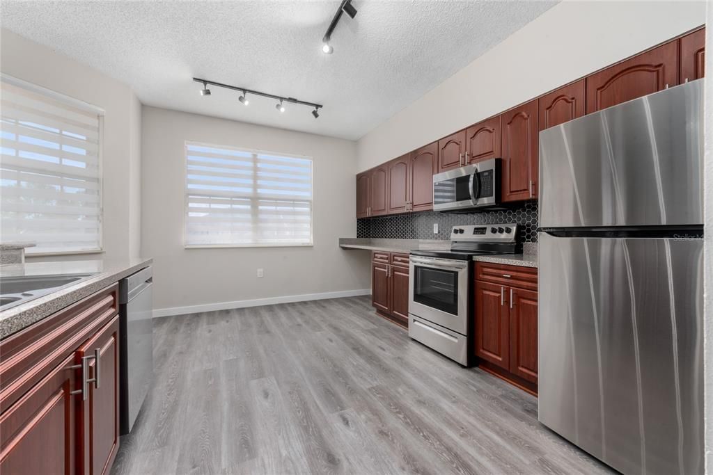 Recently Rented: $2,000 (2 beds, 2 baths, 999 Square Feet)