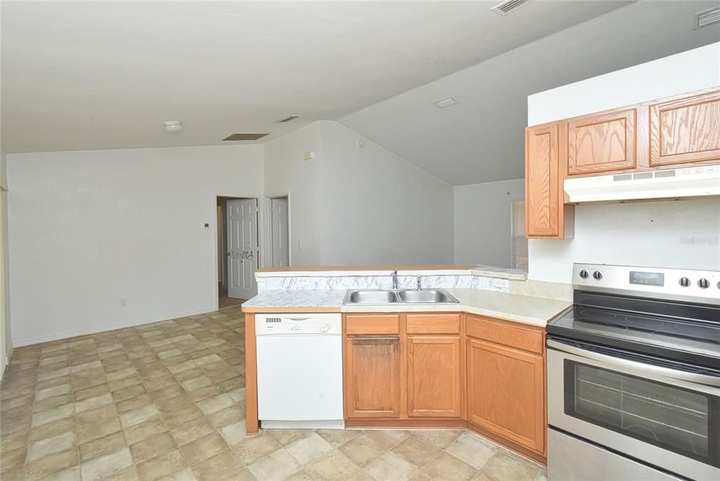 For Sale: $215,900 (3 beds, 2 baths, 1252 Square Feet)