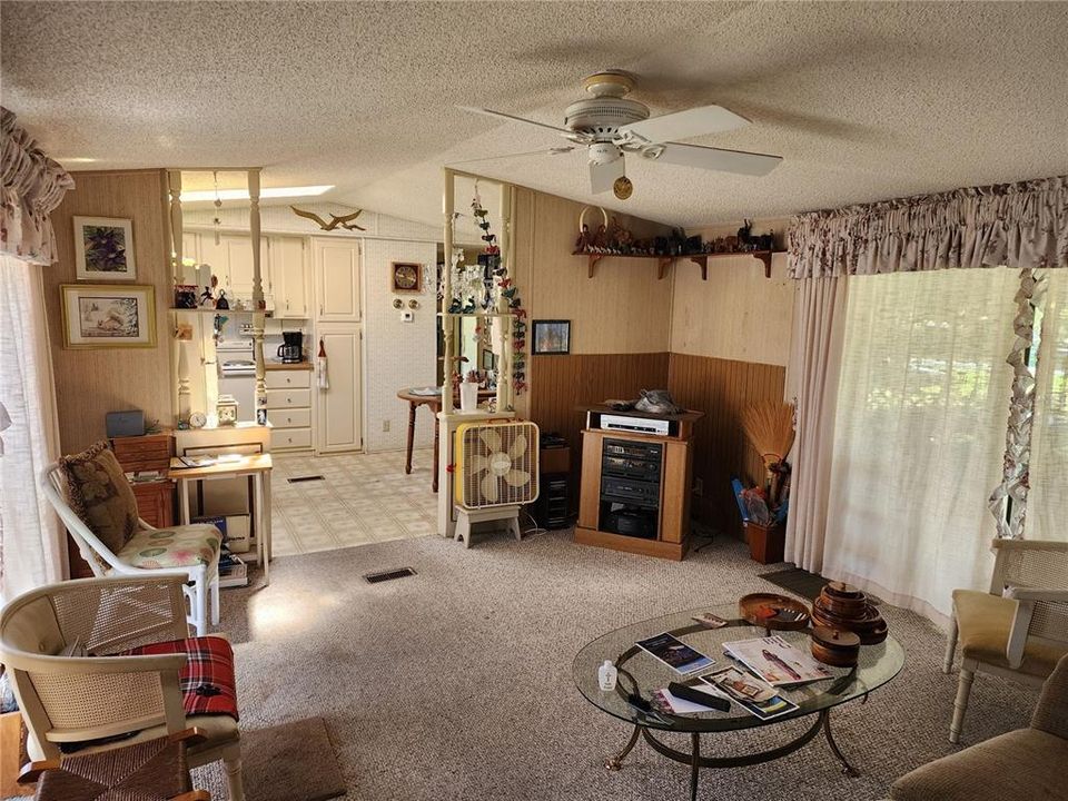 For Sale: $85,000 (2 beds, 1 baths, 912 Square Feet)