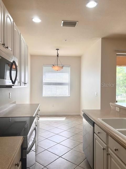Recently Rented: $2,350 (3 beds, 2 baths, 1776 Square Feet)