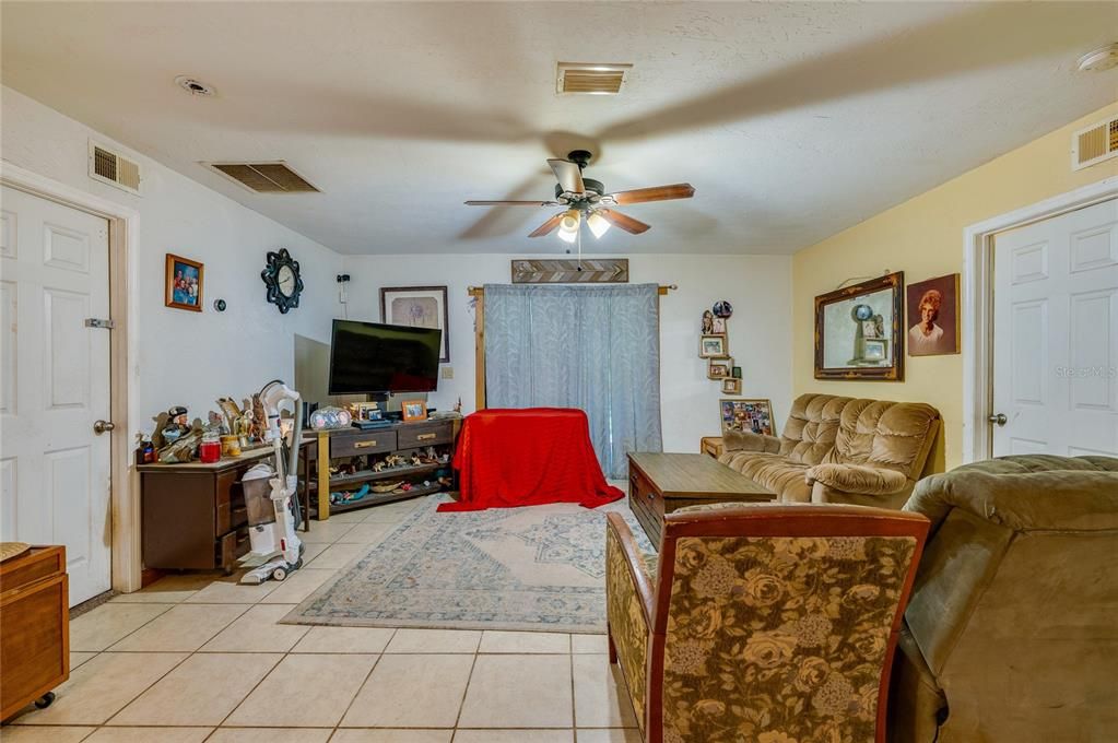 Active With Contract: $249,900 (3 beds, 2 baths, 1200 Square Feet)
