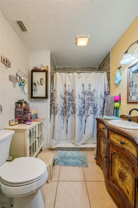 Active With Contract: $249,900 (3 beds, 2 baths, 1200 Square Feet)