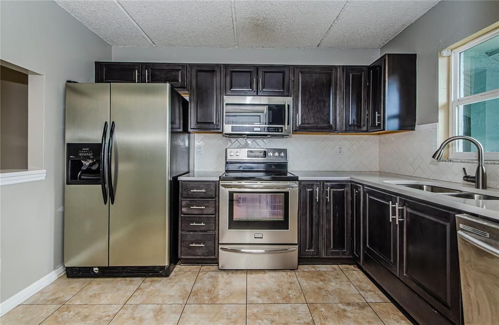 For Sale: $138,000 (1 beds, 1 baths, 742 Square Feet)