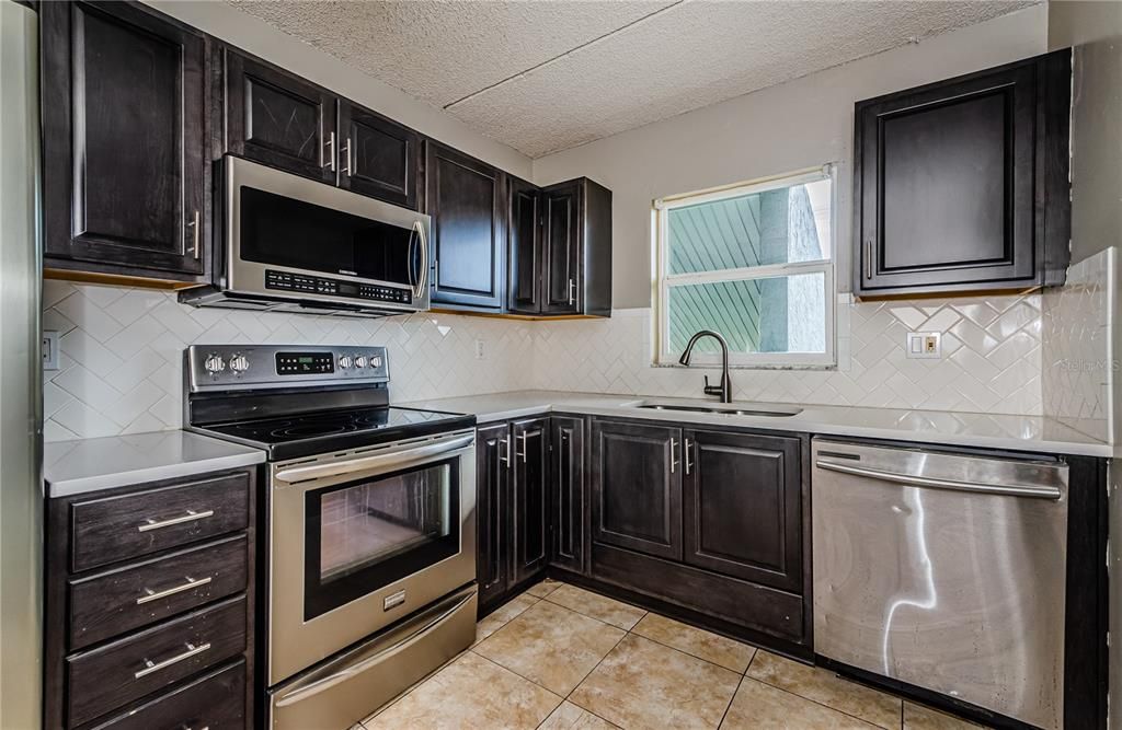 For Sale: $138,000 (1 beds, 1 baths, 742 Square Feet)