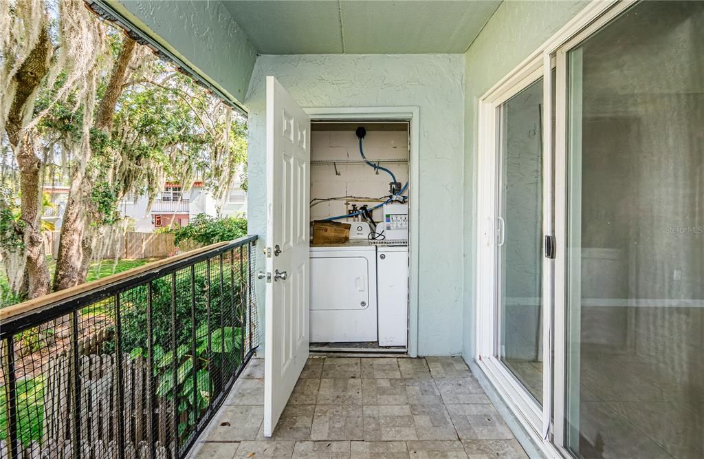 For Sale: $140,000 (1 beds, 1 baths, 742 Square Feet)