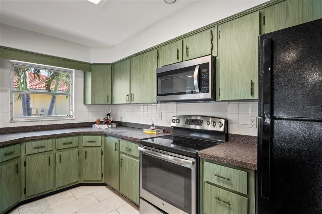 Active With Contract: $619,000 (2 beds, 2 baths, 1710 Square Feet)