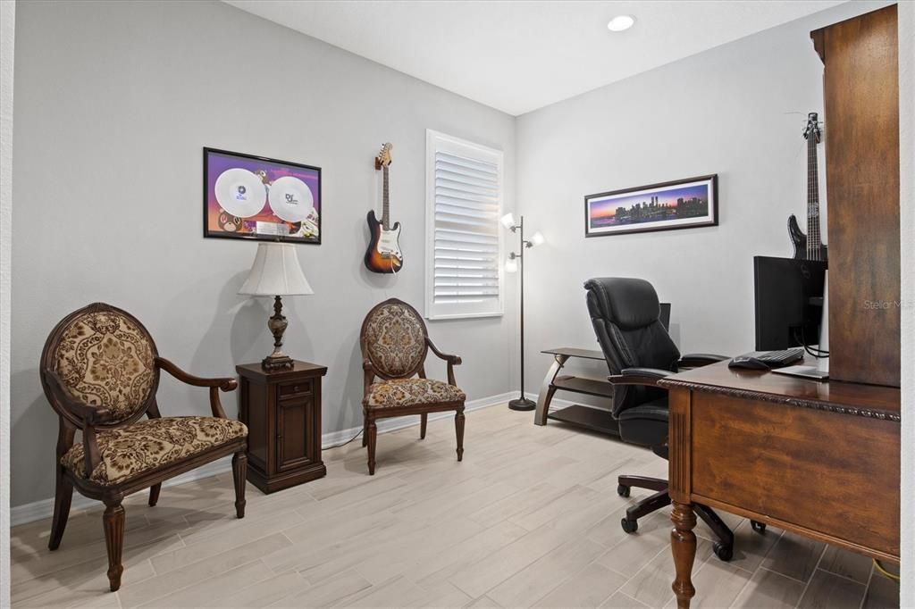 For Sale: $405,000 (2 beds, 2 baths, 1627 Square Feet)