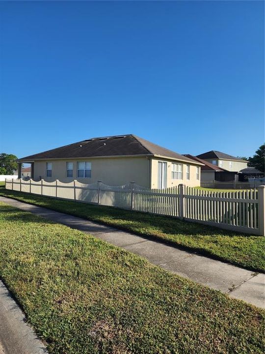 For Rent: $2,600 (4 beds, 2 baths, 1724 Square Feet)