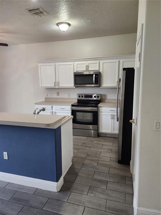 Active With Contract: $2,400 (4 beds, 2 baths, 1724 Square Feet)