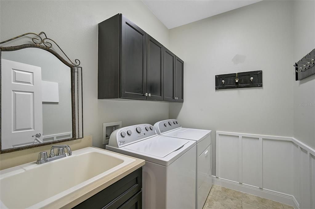 For Sale: $475,000 (2 beds, 2 baths, 1572 Square Feet)