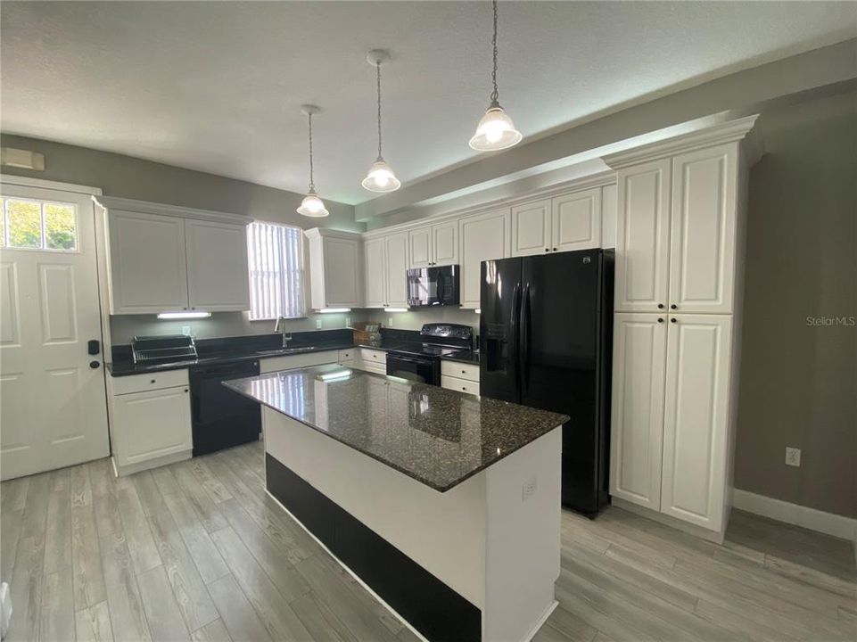 Active With Contract: $1,799 (3 beds, 2 baths, 1408 Square Feet)