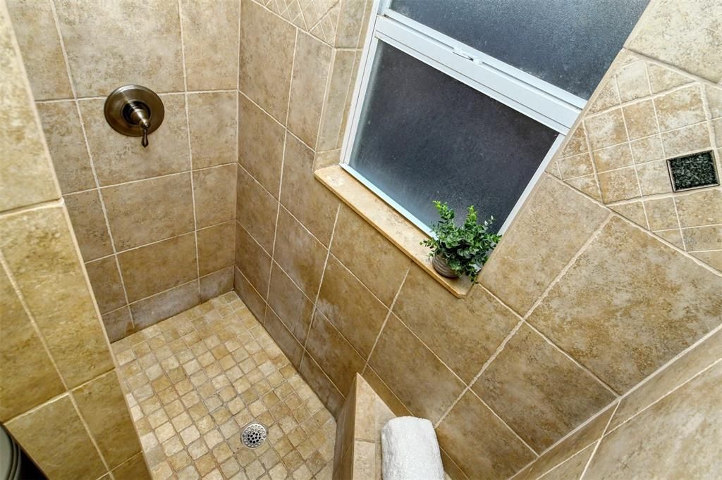 待售: $319,900 (2 贝兹, 1 浴室, 987 平方英尺)