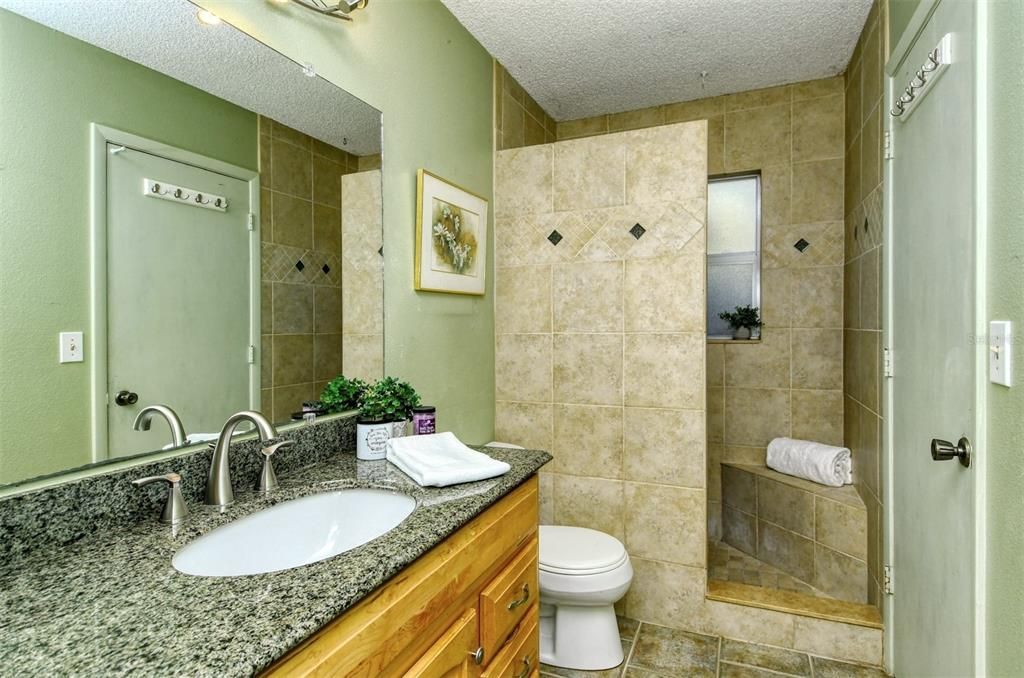 待售: $319,900 (2 贝兹, 1 浴室, 987 平方英尺)