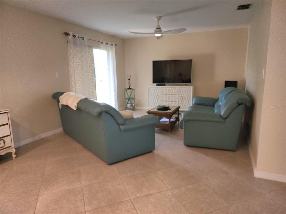 Recently Rented: $2,500 (3 beds, 2 baths, 1576 Square Feet)