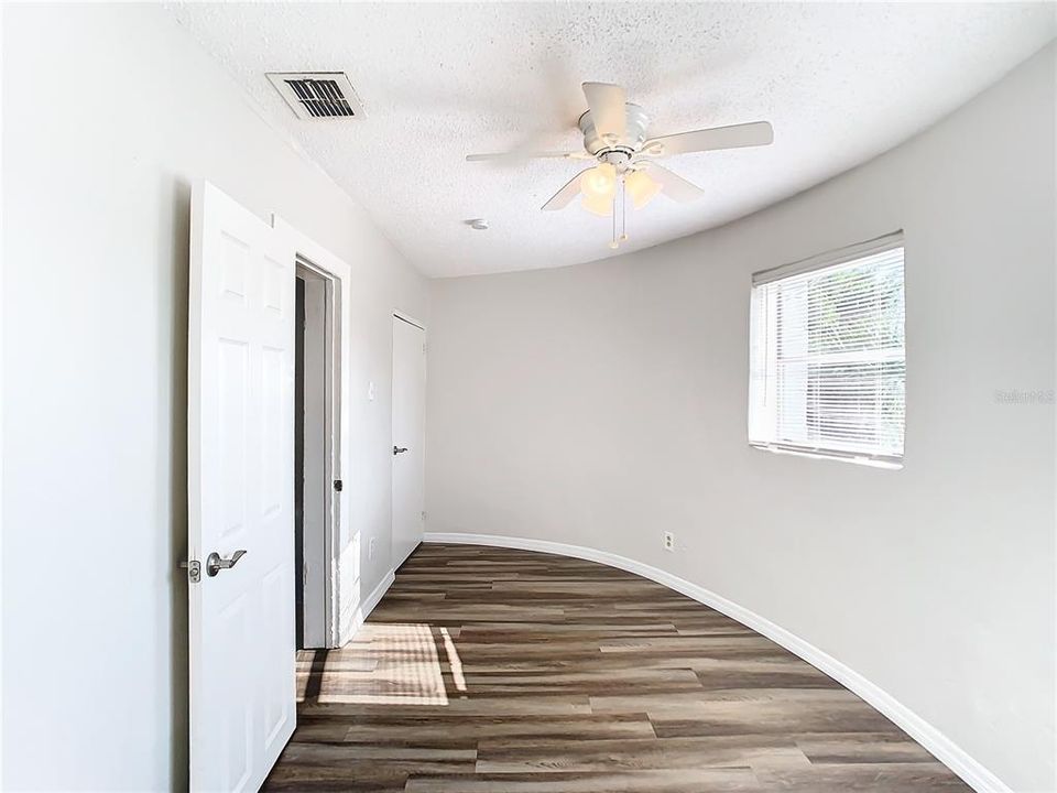 Active With Contract: $269,900 (3 beds, 2 baths, 975 Square Feet)