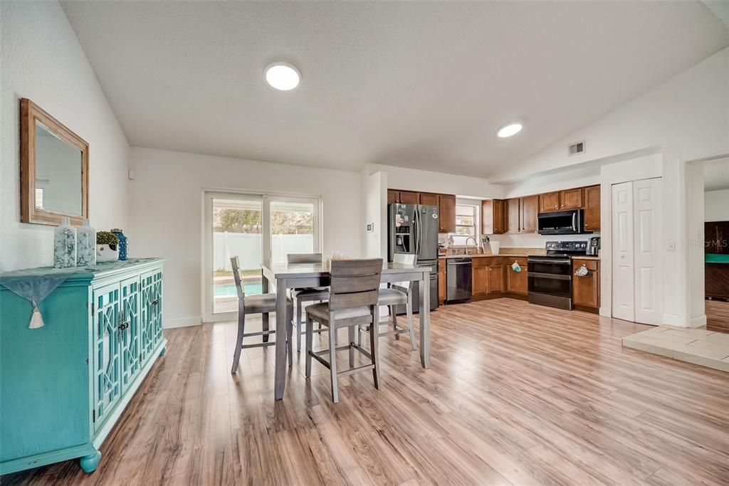 Active With Contract: $385,000 (3 beds, 2 baths, 1356 Square Feet)