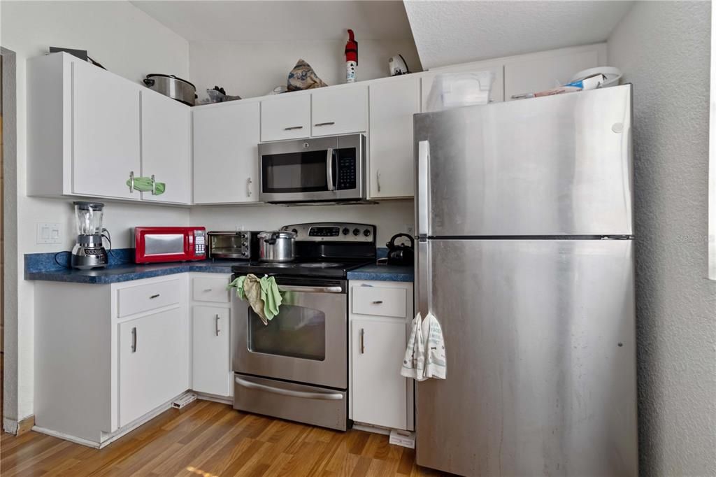 For Sale: $325,000 (3 beds, 2 baths, 1192 Square Feet)