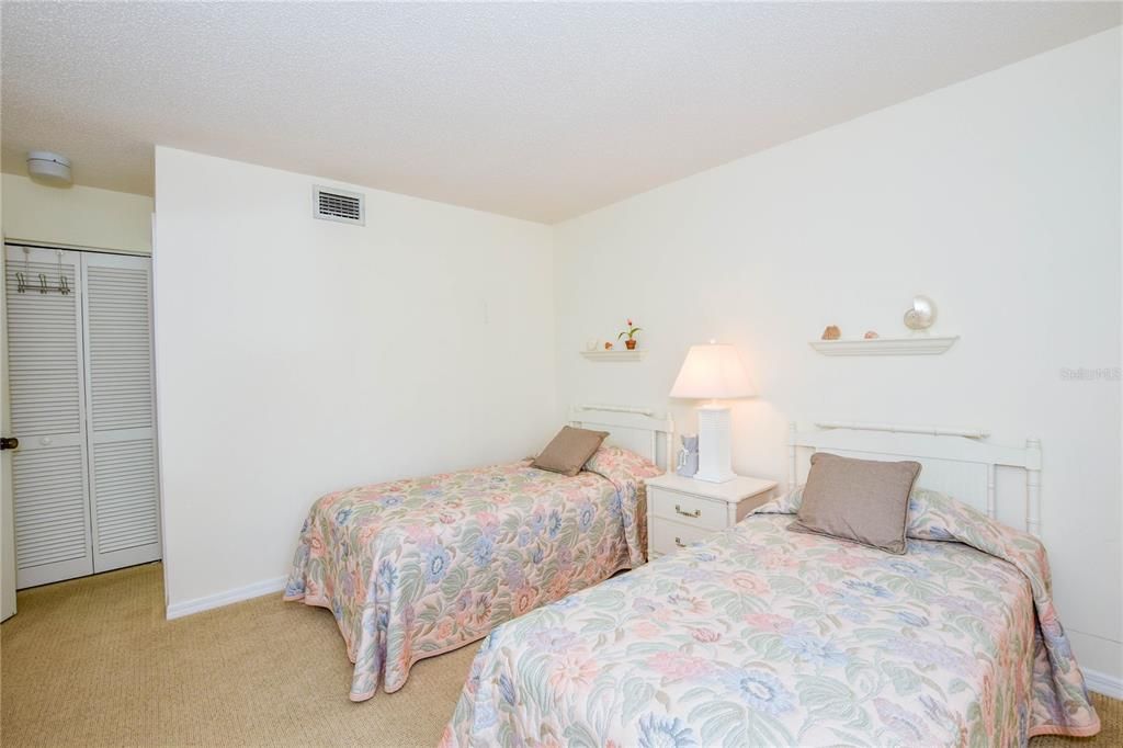 For Sale: $279,900 (2 beds, 2 baths, 1110 Square Feet)