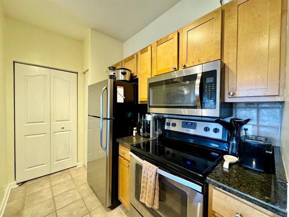 For Rent: $1,550 (1 beds, 1 baths, 636 Square Feet)