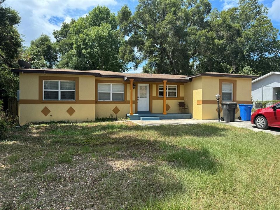 For Sale: $299,900 (4 beds, 2 baths, 1382 Square Feet)