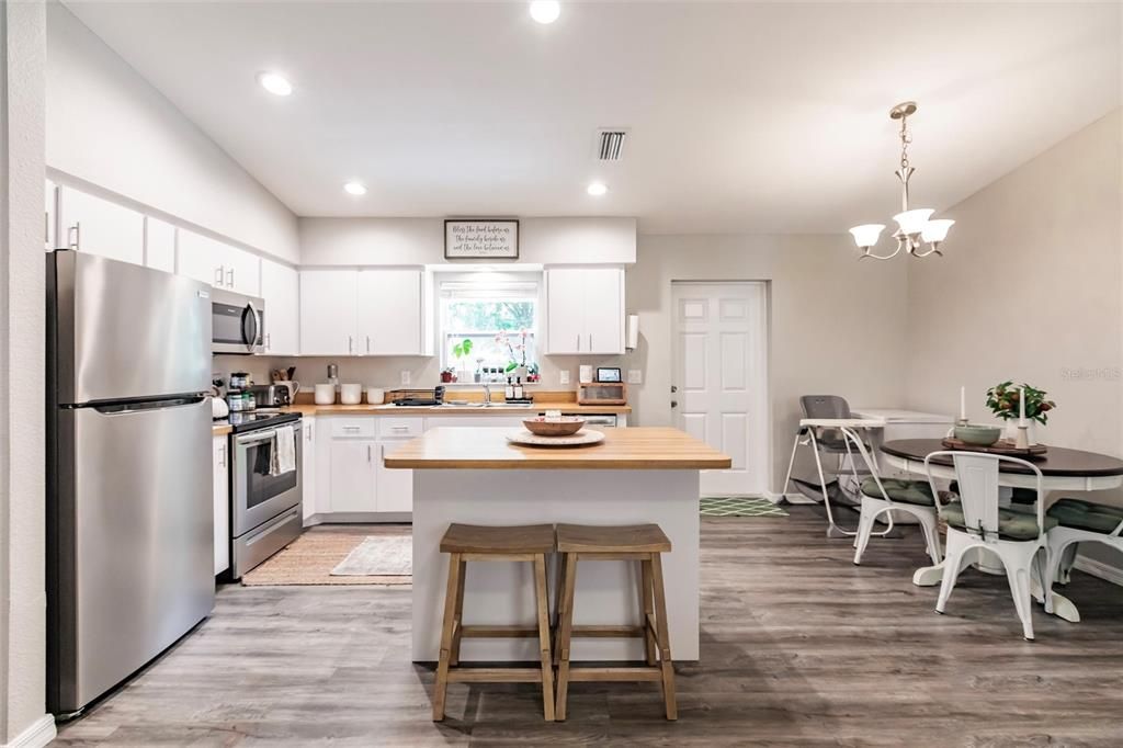 Active With Contract: $270,000 (3 beds, 2 baths, 1300 Square Feet)