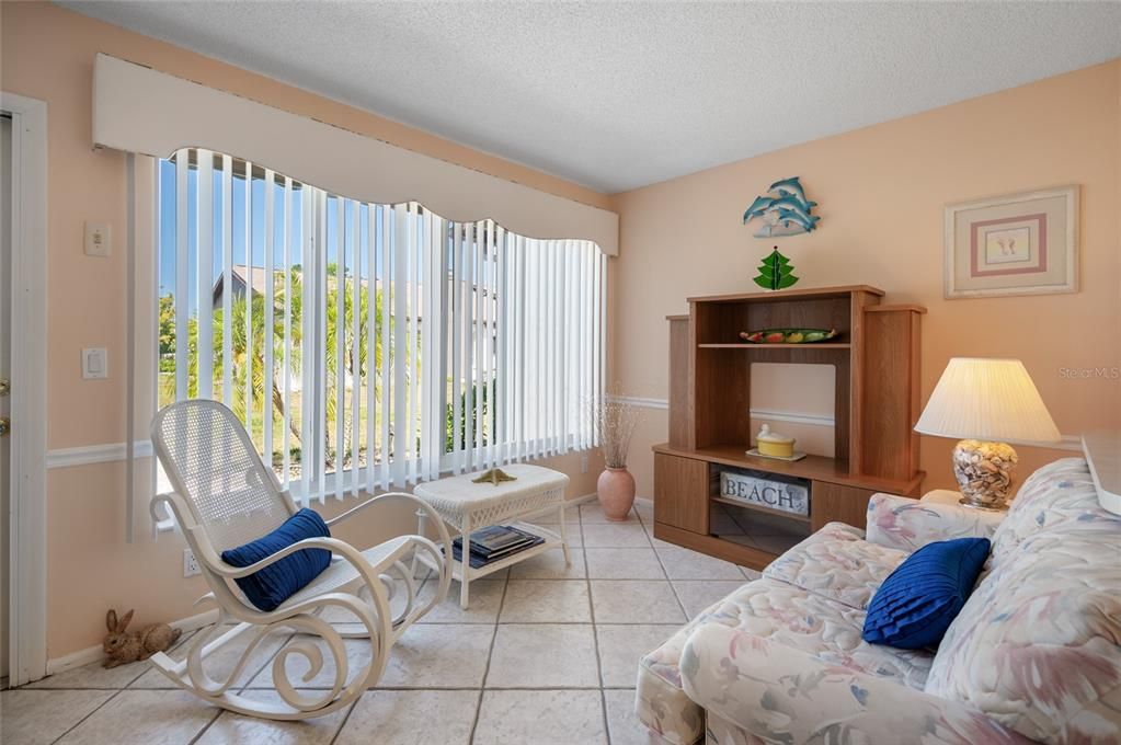 For Sale: $259,900 (2 beds, 2 baths, 1416 Square Feet)