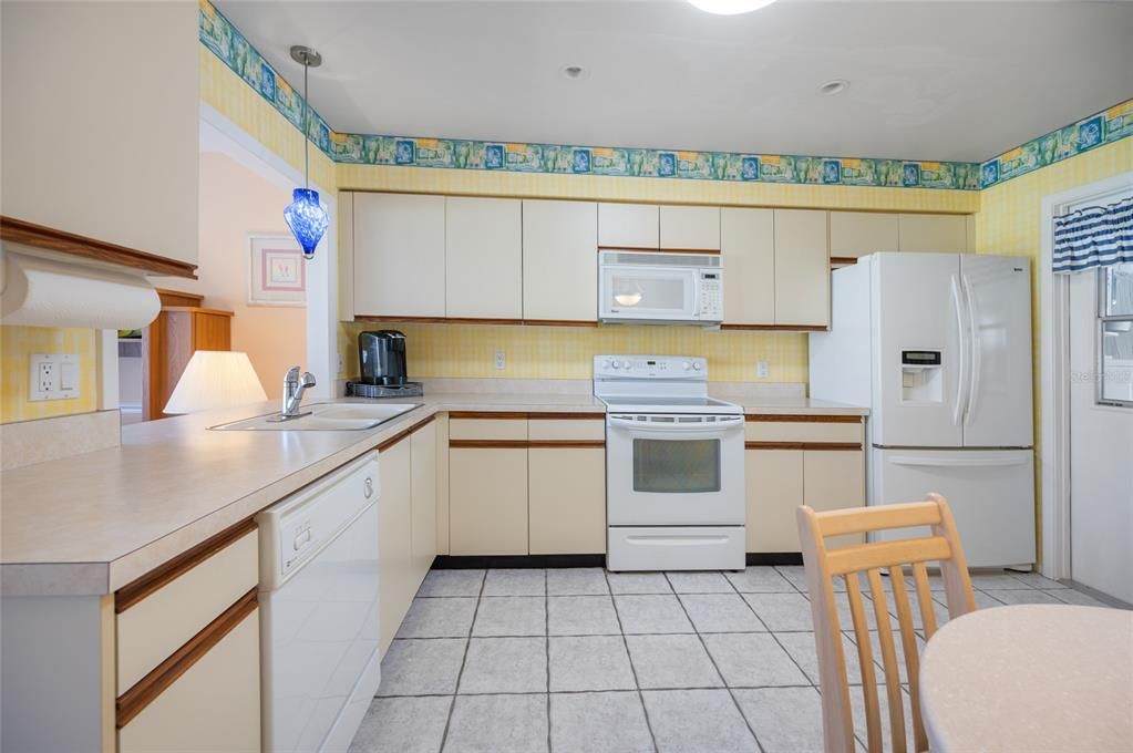For Sale: $259,900 (2 beds, 2 baths, 1416 Square Feet)