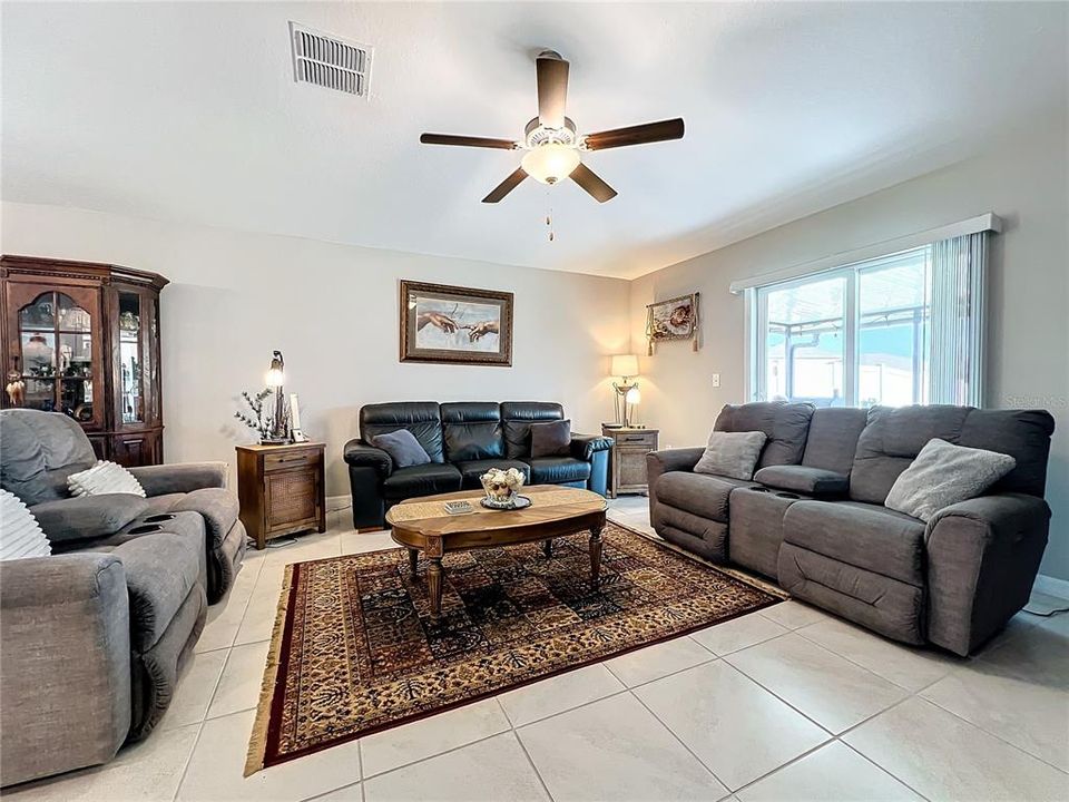 For Sale: $389,000 (4 beds, 2 baths, 1841 Square Feet)