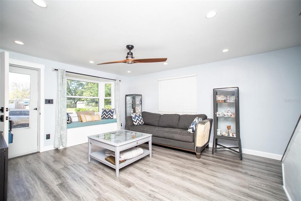 Active With Contract: $435,000 (4 beds, 2 baths, 1320 Square Feet)