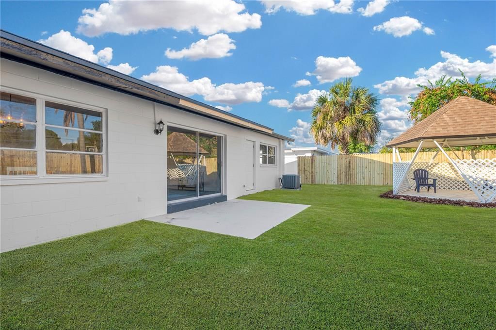 Active With Contract: $439,900 (4 beds, 2 baths, 1422 Square Feet)