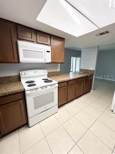 For Rent: $1,650 (2 beds, 2 baths, 905 Square Feet)