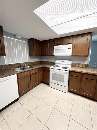 Recently Rented: $1,650 (2 beds, 2 baths, 905 Square Feet)