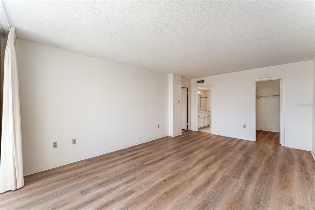 For Sale: $162,000 (2 beds, 2 baths, 1029 Square Feet)