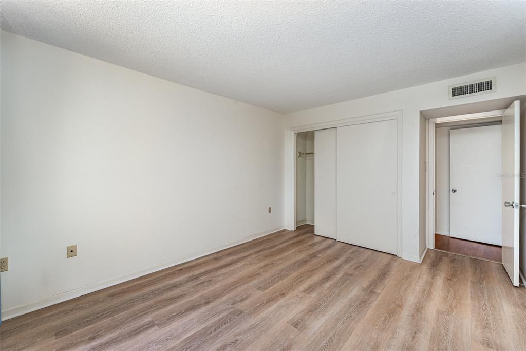 For Sale: $162,000 (2 beds, 2 baths, 1029 Square Feet)