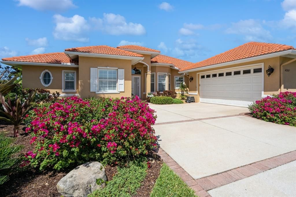 Active With Contract: $729,900 (3 beds, 3 baths, 2615 Square Feet)